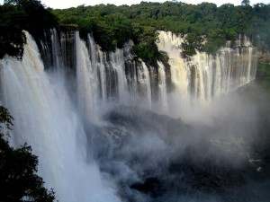 800px-Kalandula_waterfalls_of_the_Lucala-River_in_Malange,_Angola_(2)