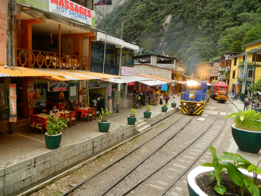 Trenurile din Aguas Calientes